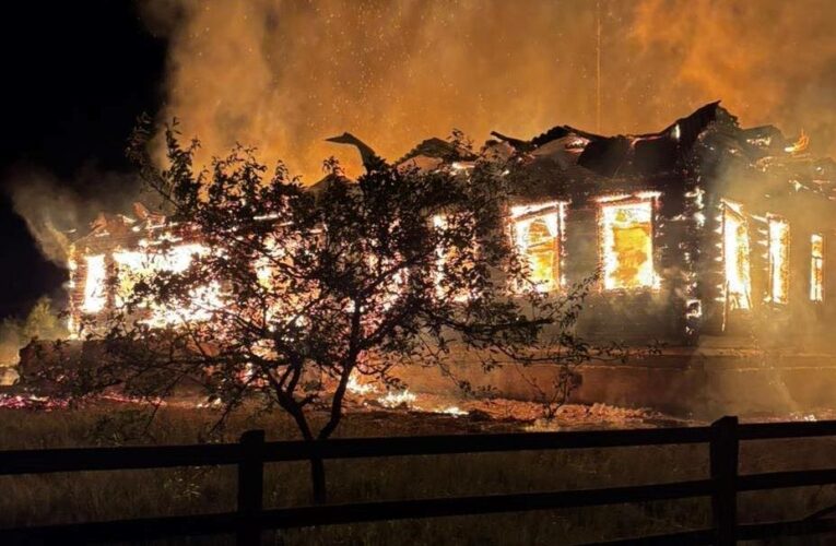 На Чернігівщині через атаку російського дрона згоріла школа