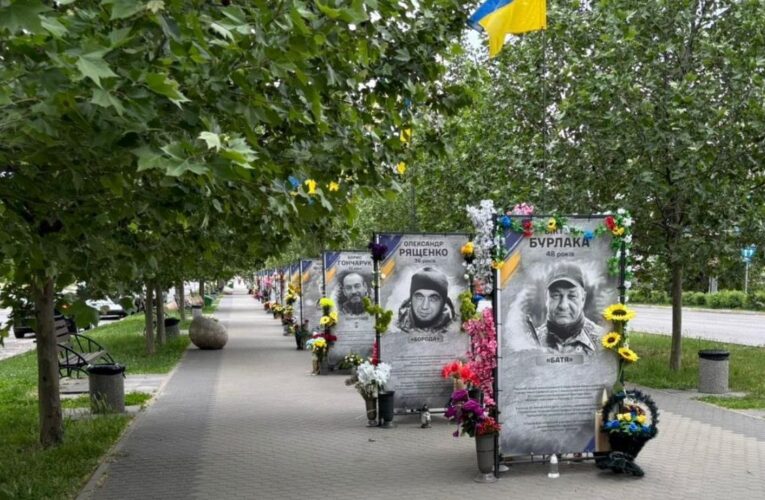На Київщині підлітки танцювали на Алеї Слави під російську музику