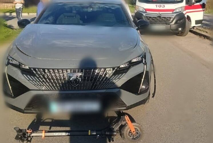 На Київщині водій збив двох дітей на самокаті