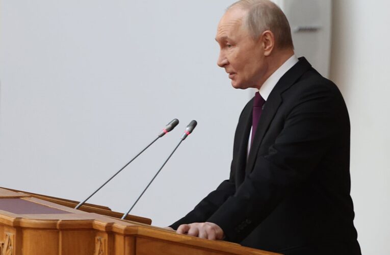 “На тлі зниження”: в Росії перестали публікувати рейтинг Путіна