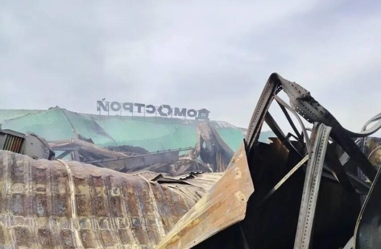 Під Новосибірськом згорів торговий центр