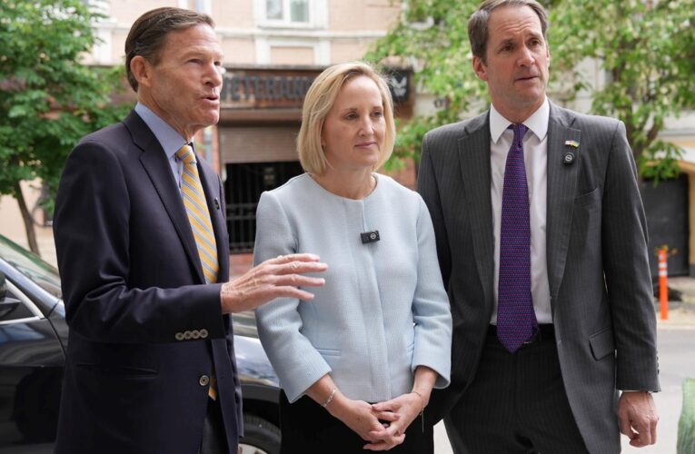 Посольство США підтвердило, що залишається в Києві