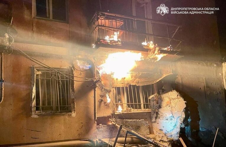 РФ атакувала Дніпро: зайнялася 5-поверхівка
