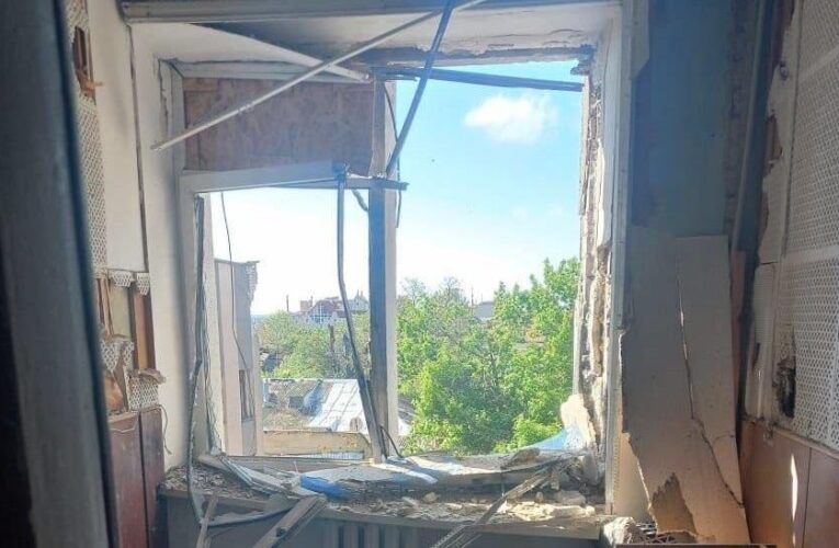 Росія зранку атакує Херсон, є жертви