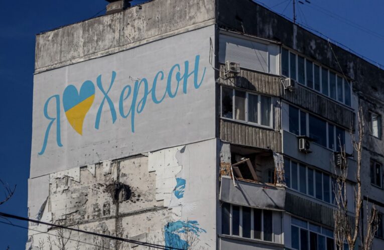 Росіяни вдарили по Херсону з артилерії: троє постраждалих
