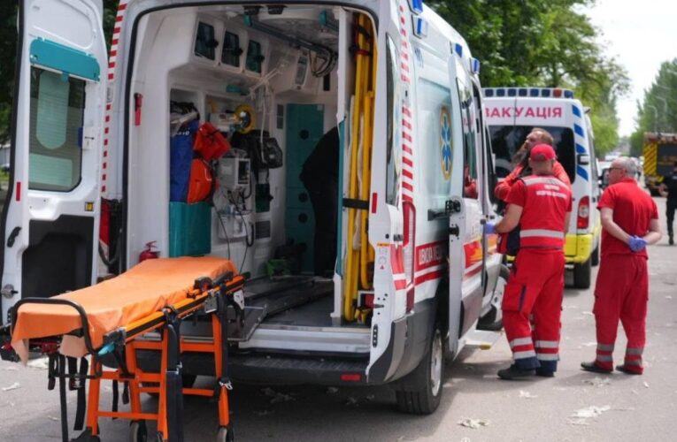 Росіяни вдарили по Запоріжжю: троє травмованих, горять авто