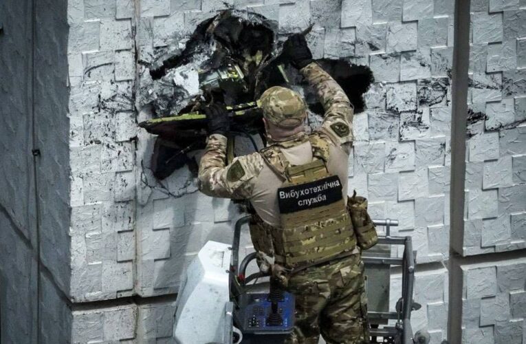 Рятувальники знешкодили шахед, що застряг на 15-го поверсі в Одесі