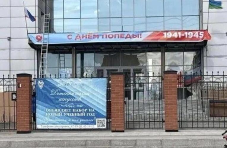 “С днём ​​Попеды”: мер міста в РФ пожалівся ФСБ на курйозний банер