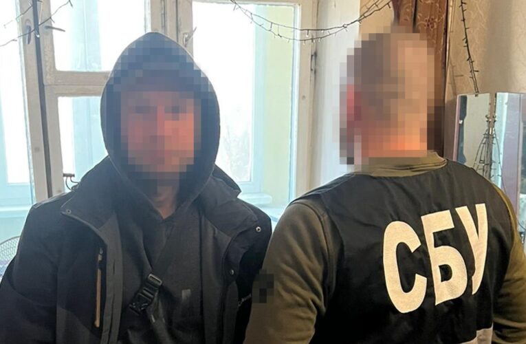 СБУ затримала трьох блогерів, що “зливали” позиції Сил оборони
