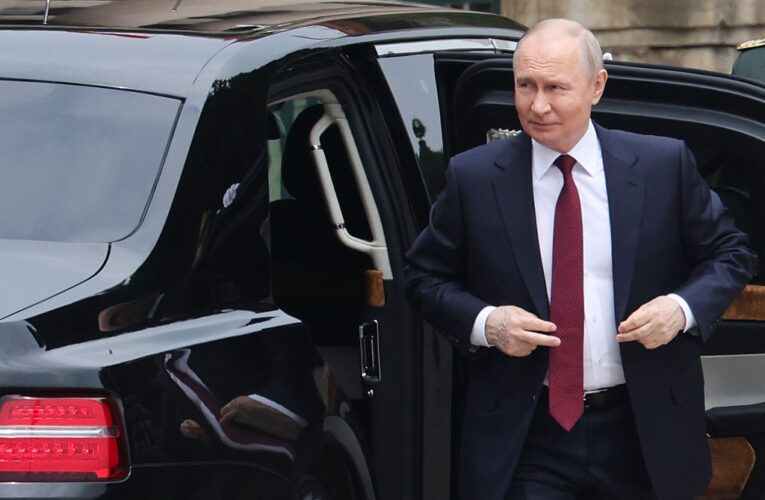 Страх за безпеку. Путін перестав їздити Росією