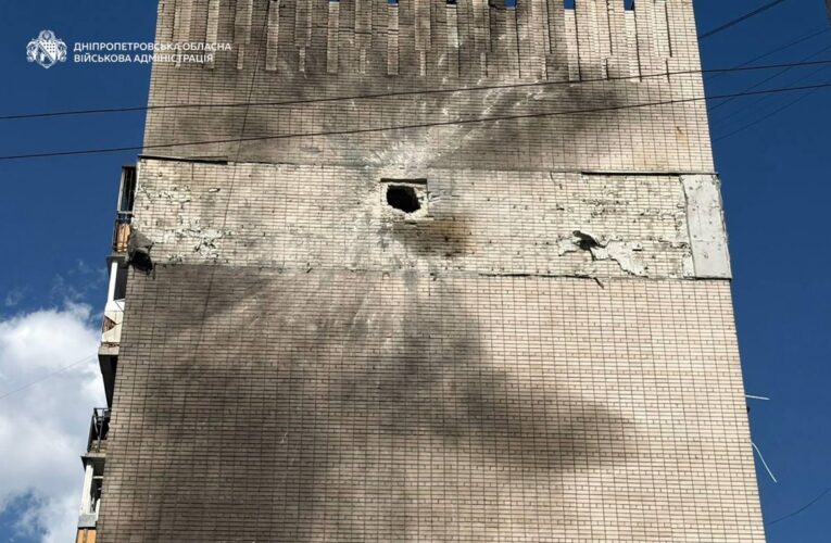 У Дніпрі “шахеди” атакували будинки, 11 поранених
