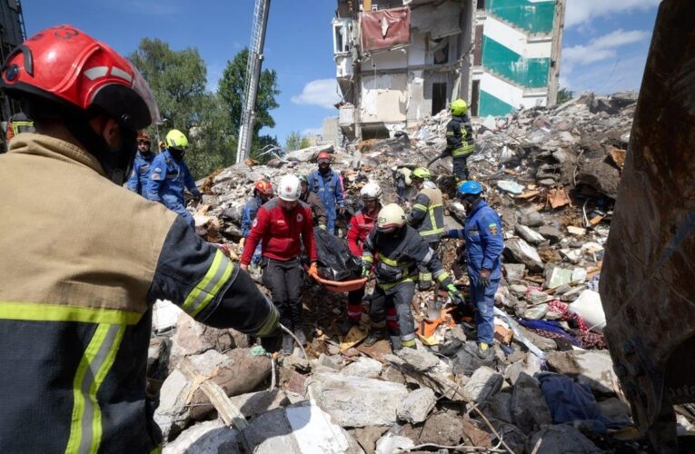 У Києві під завалами знайшли двох загиблих