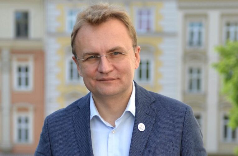 У Львові чоловік облив мера невідомою рідиною