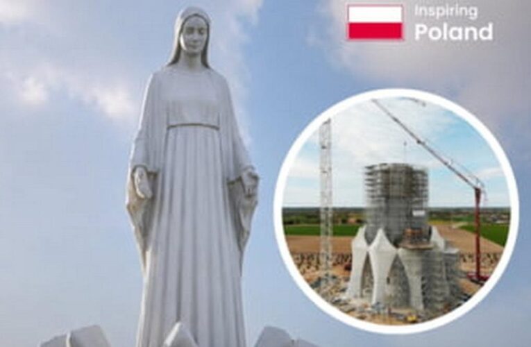 У найменшому селі Польщі зводять найвищу у Європі статую Діви Марії