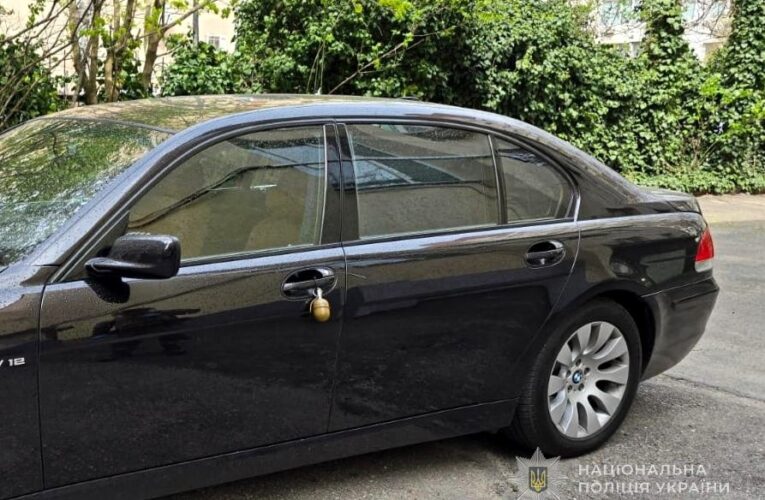 Викрито чоловіка, що встановив гранату на авто підприємця в Одесі