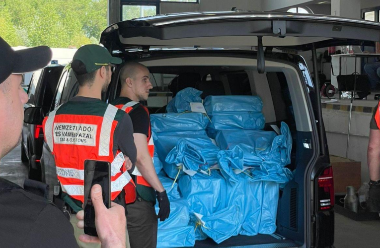 З’явилося фото грошей, які Будапешт повернув Києву
