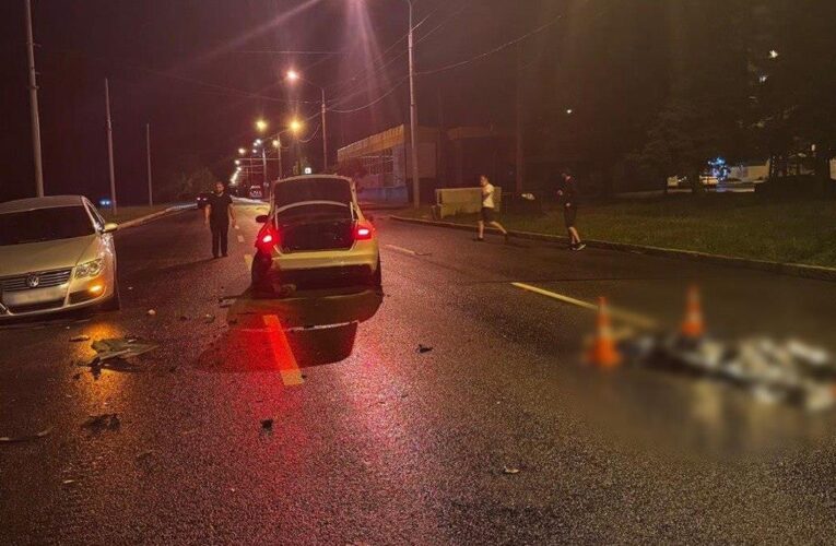 Збило одне авто, тіла відкинуло на інше: у Харкові сталася смертельна ДТП