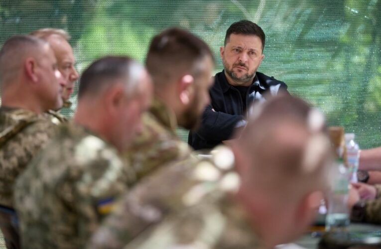 Зеленський анонсував Ставку після поїздки на фронт