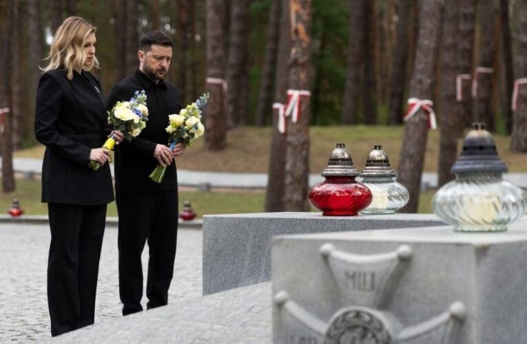 Зеленський із дружиною вшанували пам’ять жертв політичних репресій