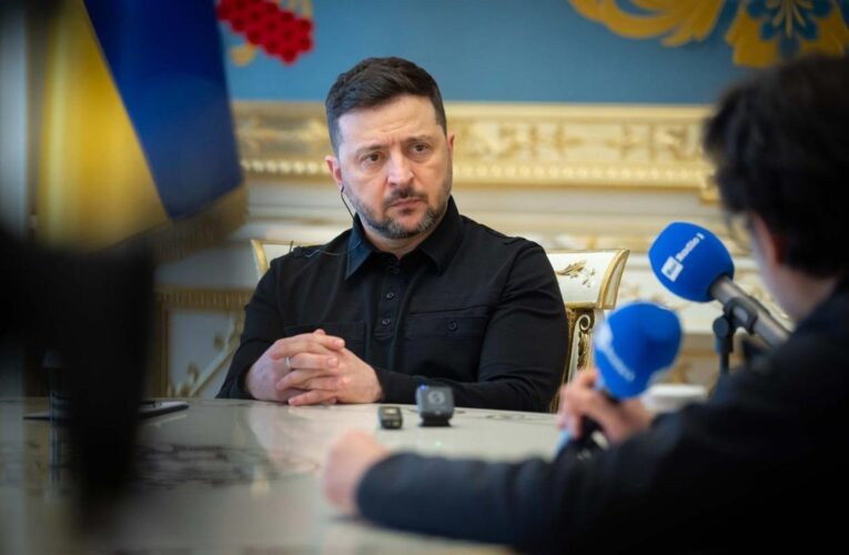 Зеленський побачив “вікно” для переговорів з РФ