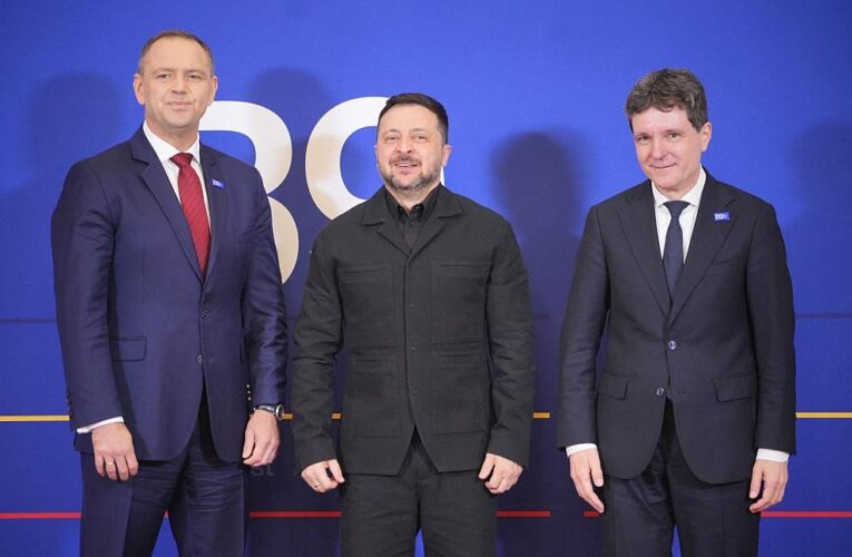 Зеленський разом з першою леді прибув до Румунії