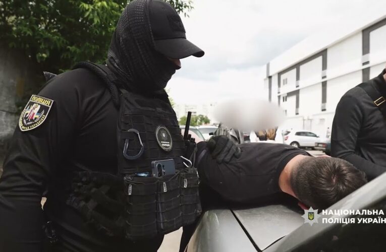Влаштовували втечу військових у СЗЧ і чекали на «русскій мір»: Нацполіція затримала злочинну групу