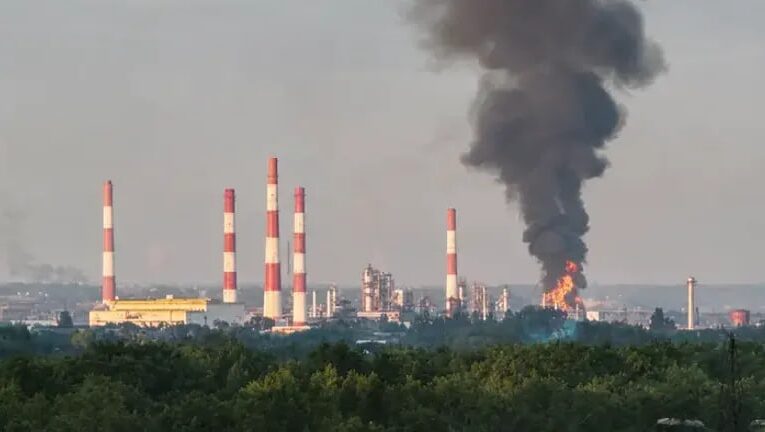 Атака БпЛА: у Самарі палає ключовий НПЗ Роснефти