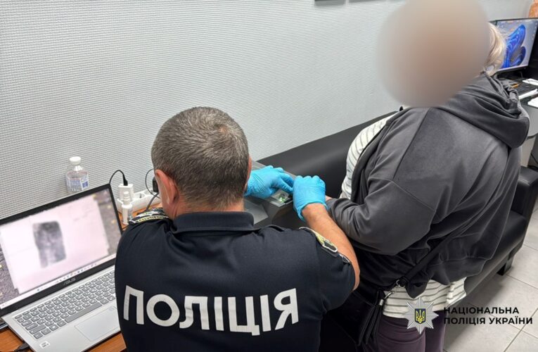Багатодітна харків&rsquo;янка створювала порно за участю 14-річної доньки