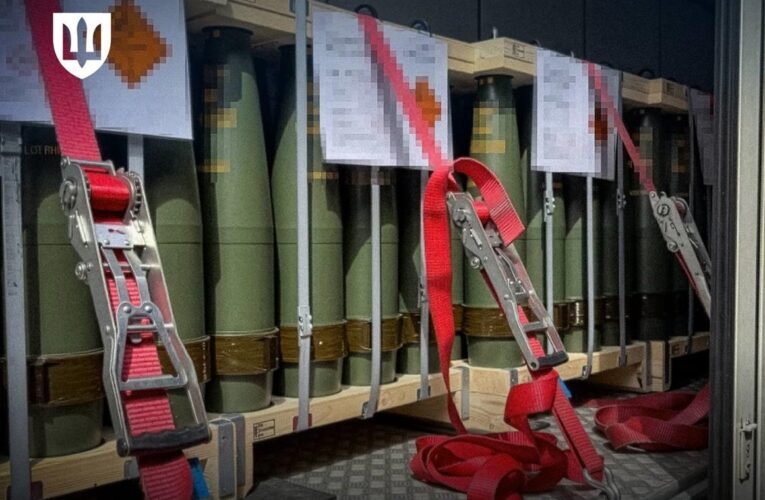 Данія передасть Україні 15 000 далекобійних снарядів