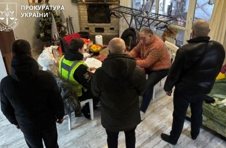 Екскомандир переплатив 36,6 млн на зимових куртках і штанах для військових