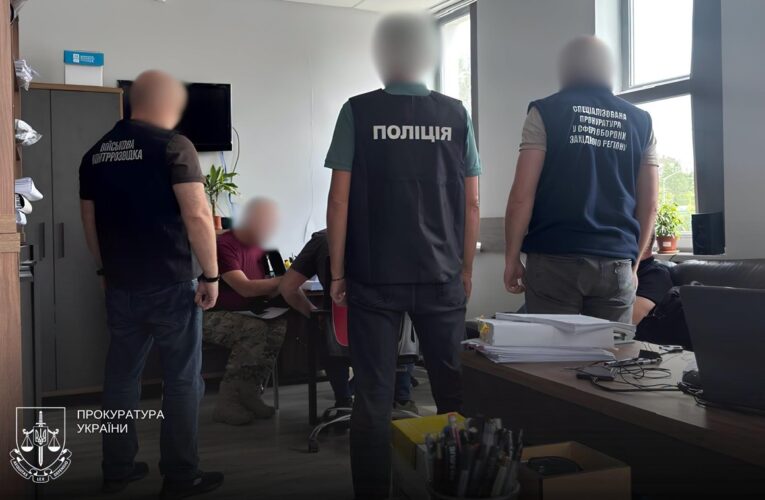 Екскомбрига підозрюють у нарахуванні 80 млн незаконних “бойових”