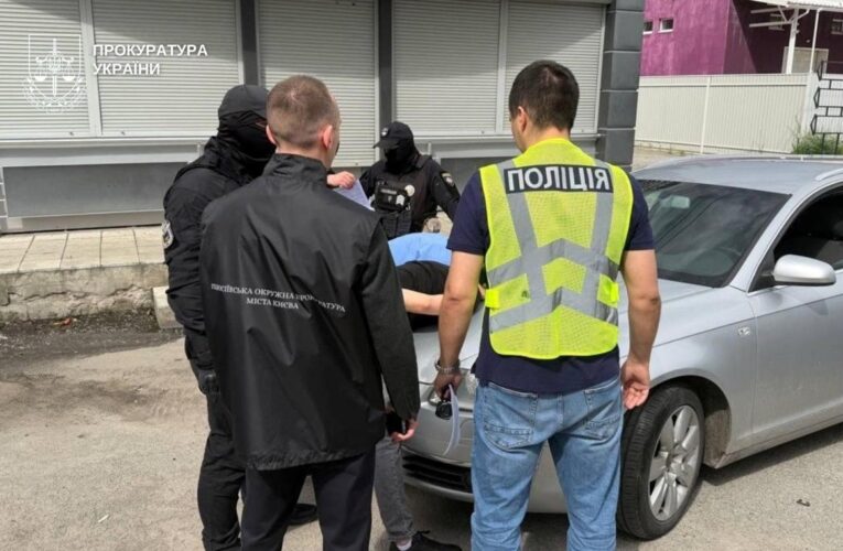 Гуманітарні авто продавали в Києві через TikTok