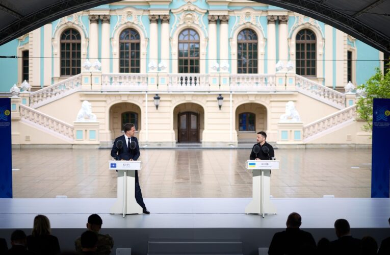 Спілкування Володимира Зеленського і Марка Рютте з медіа після засідання Ради Україна – НАТО в Києві