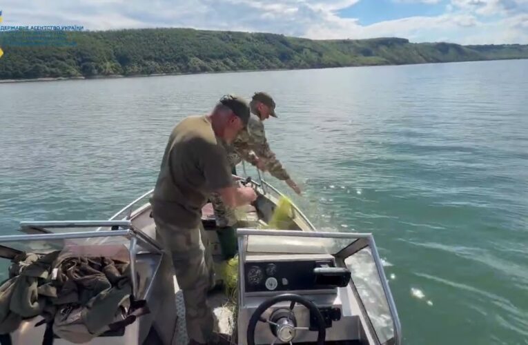 Рибоохоронці Держрибагентства очистили Дністровське водосховище від браконьєрських сіток