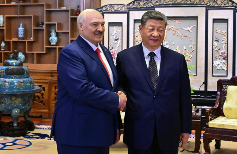 Лукашенко зустрівся із Сі Цзіньпіном в Пекіні
