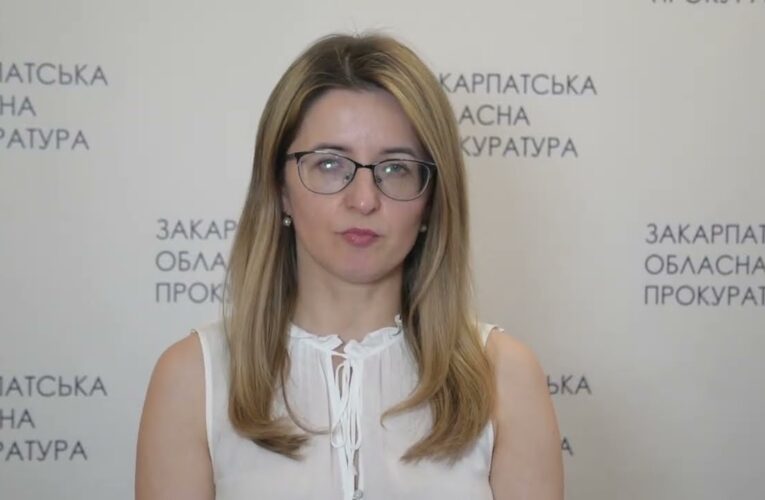 Багатодітна матір знімала порно з малолітньою дочкою: жінку взято під варту