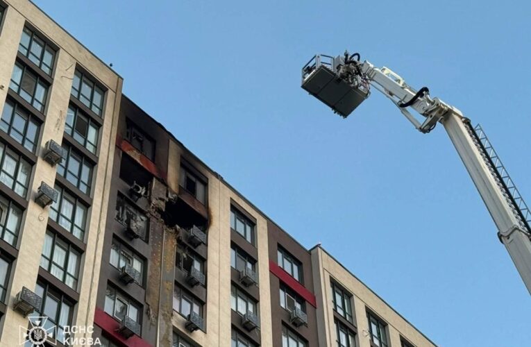 Масований удар: є влучання 30 балістичних ракет