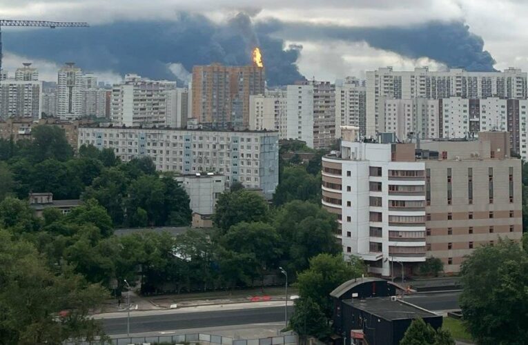 Москву і Ростовщину атакували дрони: спалахнув НПЗ