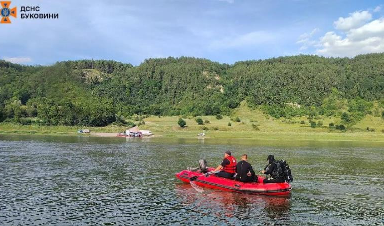 На Буковині шукають чотирьох людей, які зникли на Дністрі