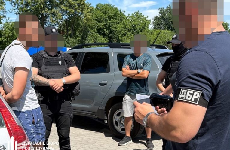 На Івано-Франківщині викрили військовослужбовця, який продавав зброю