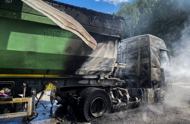 На Сумщині росіяни атакуваи вантажівки на АЗС