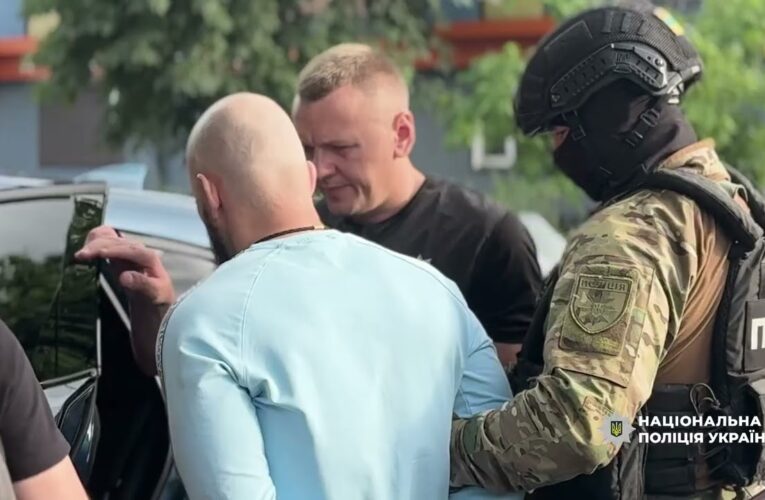 Погрози та підпал авто через вигаданий борг 250 тис дол: Нацполіція затримала групу вимагачів