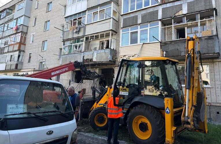 РФ вдарила дронами по Конотопу: є жертва та поранені