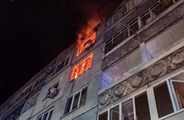 РФ вдарила по Павлограду: горить багатоповерхівка