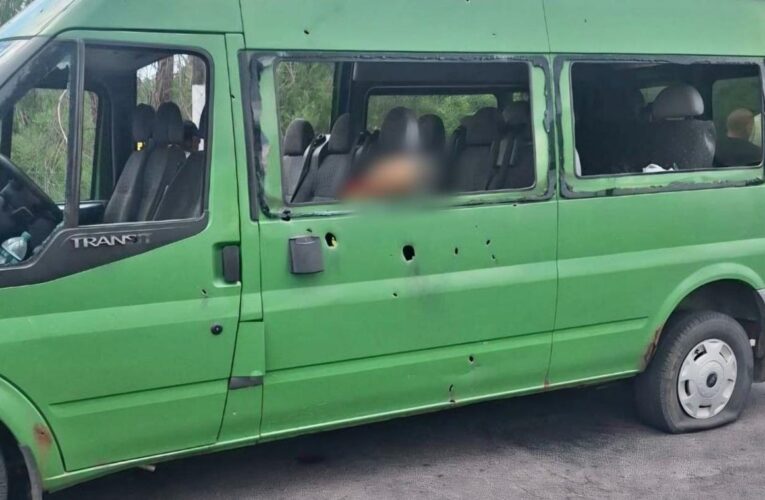 Росіяни атакували мікроавтобус у Нікополі: є загиблі та поранені