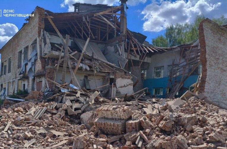 Росіяни обстріляли Чернігівщину, є поранені