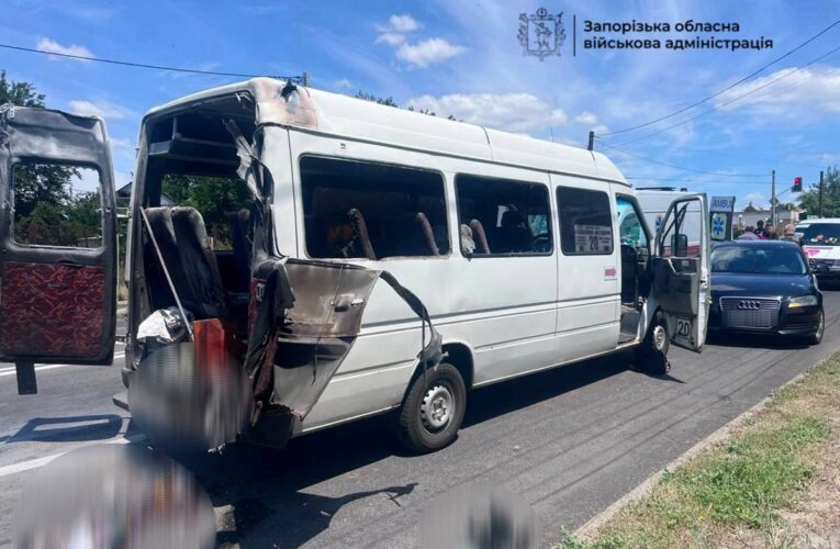 Росіяни вдарили по маршрутці у Запоріжжі, є жертви