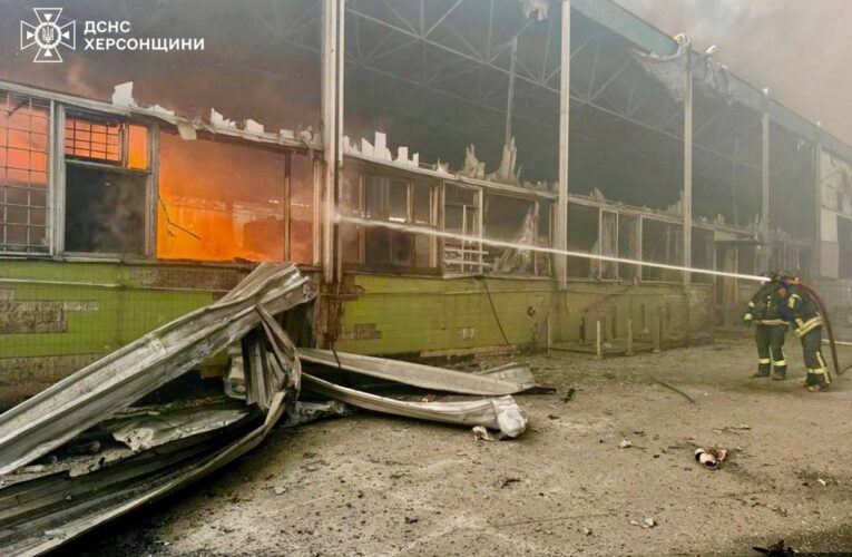 Росіяни вдарили по підприємству в Херсоні