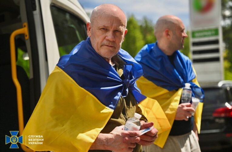 СБУ показала фото обміну полоненими