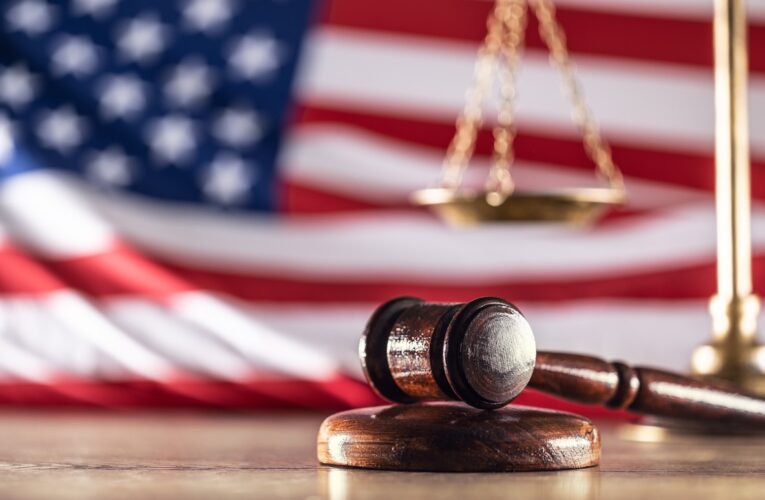 Суд у США заблокував збір Трампа на візи